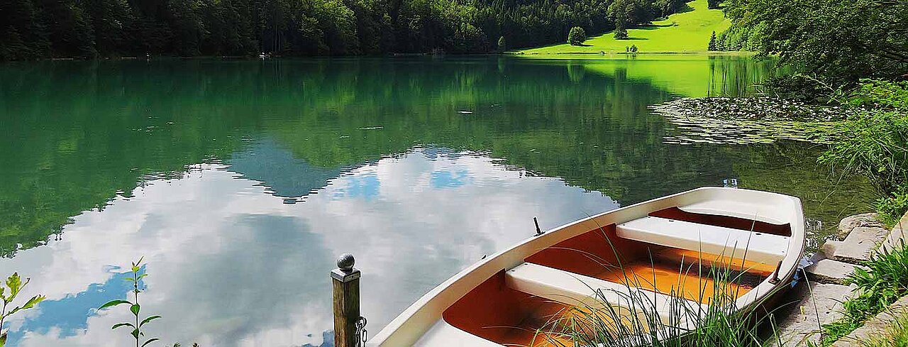 Der Alatsee in Bad Faulenbach bei Füssen