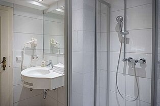 Foto von einem Badezimmer im Hotel Alatsee